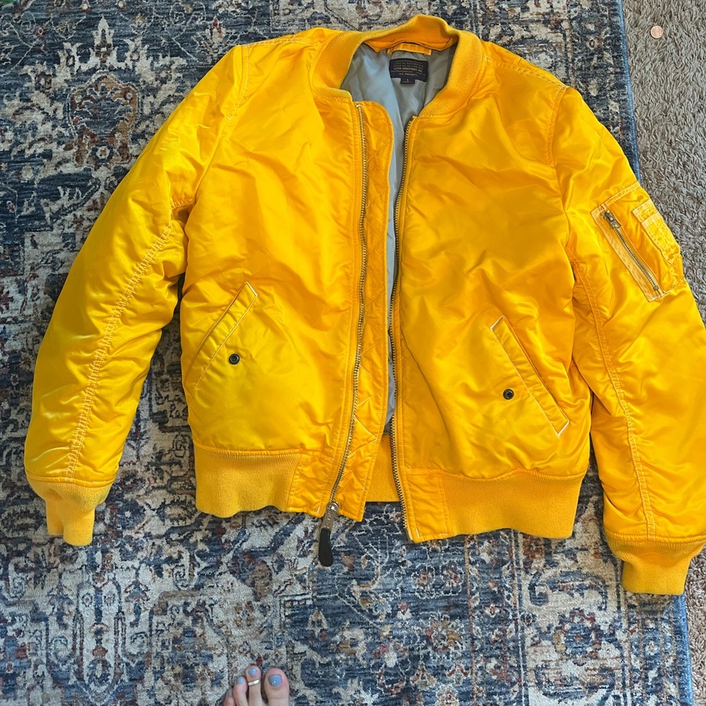 Yellow Alpha Industries puffer jacket 💛